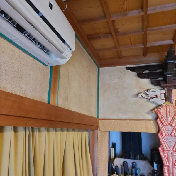 島ヶ原のお寺、外陣まわり古壁塗り替え工事